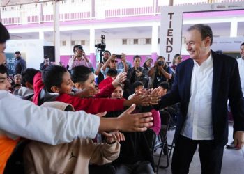 Gobernador Durazo inicia entrega de uniformes gratuitos a partir del 20 de mayo