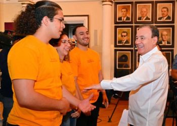 Gobernador Durazo fortalece especialización de jóvenes universitarios en semiconductores con infraestructura de alta tecnología