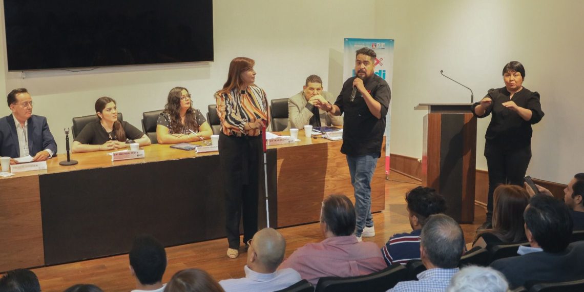 Promueven diputados Julio Navarro y Vicky Espinoza sensibilización sobre personas débiles visuales