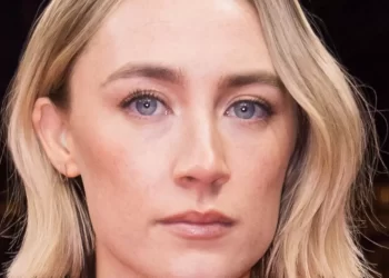 Saoirse Ronan, actriz de “Mujercitas” y “Desde mi cielo”, anuncia su embarazo
