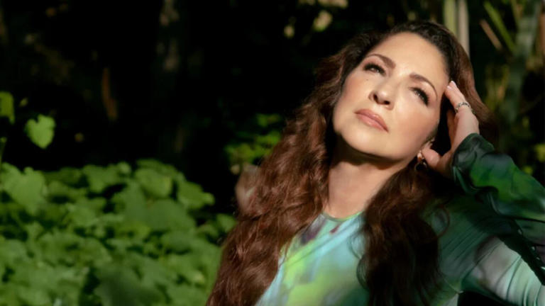 Gloria Estefan defiende a Sean ‘Diddy’ Combs tras aparecer en demanda por abuso