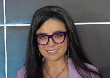 Violeta Isfel responde a las críticas por vender de fotos y saludos a sus fans