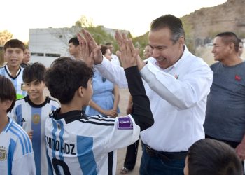 Beneficia Antonio Astiazarán a deportistas de Los Ángeles con cancha nueva