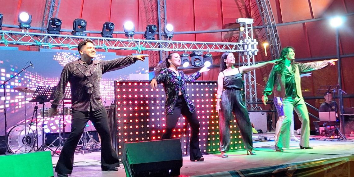 Con broche de oro cierra La Santa Cecilia la variedad artística de Fiestas del Pitic en el Parque Madero