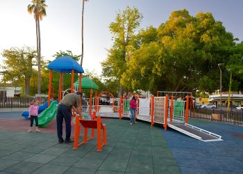 Disfrutan Hermosillenses la renovación del Jardín Juárez con nuevas áreas para convivir