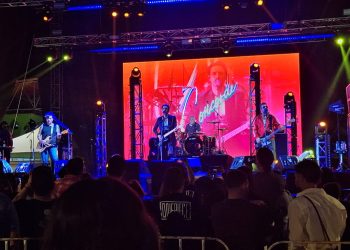 Disfrutan visitantes del Parque Madero el tercer día de Fiestas del Pitic con toneladas de rock