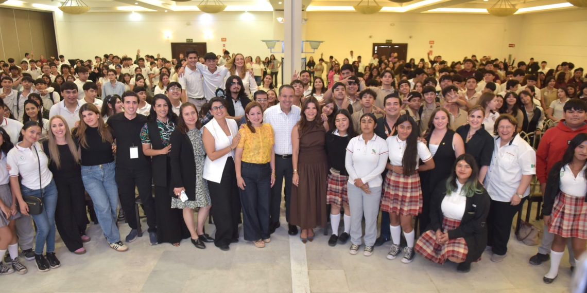 Invita Toño Astiazarán a las y los jóvenes a ser extraordinarios en su proyecto de vida