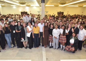 Invita Toño Astiazarán a las y los jóvenes a ser extraordinarios en su proyecto de vida