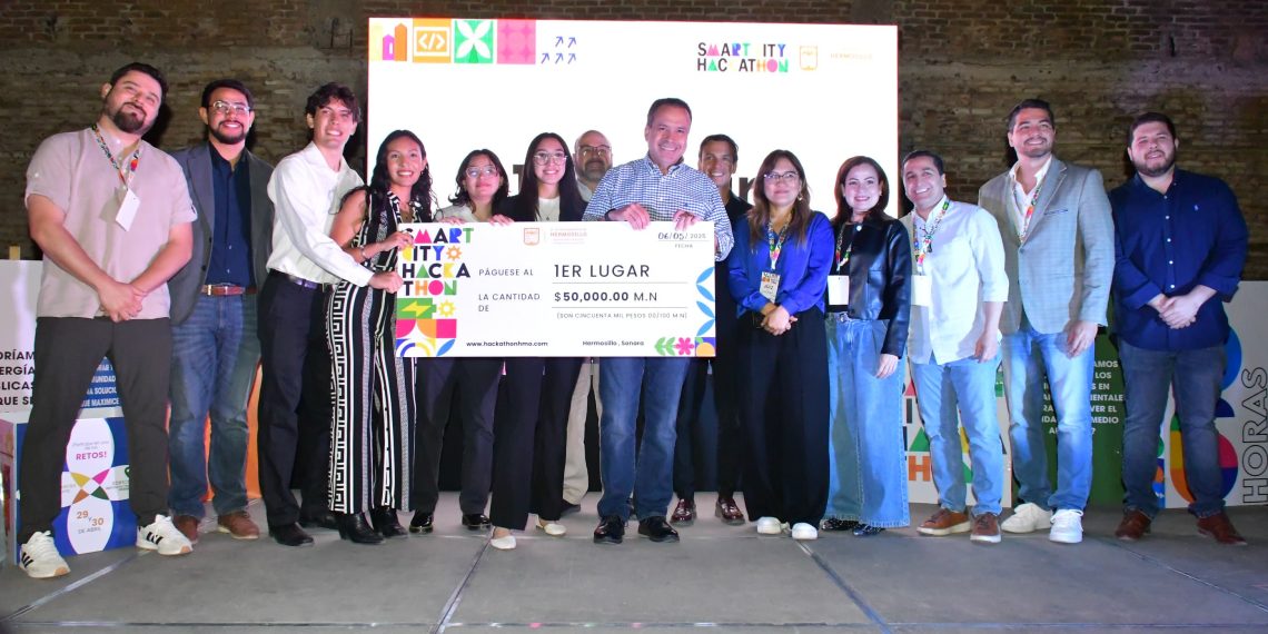 Premia Toño Astiazarán proyecto ganador de energía renovable en Smart City Hackathon 2025