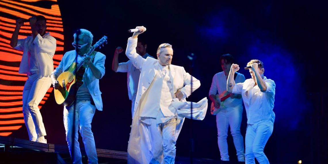 Se rinden 40 mil asistentes ante Miguel Bosé en Foro Rosales de Fiestas del Pitic