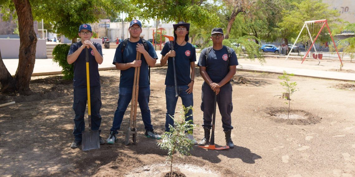 Suman esfuerzos Bomberos de Hermosillo y familias para el rescate de espacios públicos de la ciudad
