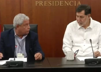 Ofrece abogado disculpas a Senador Fernández Noroña por agredirlo en AICM
