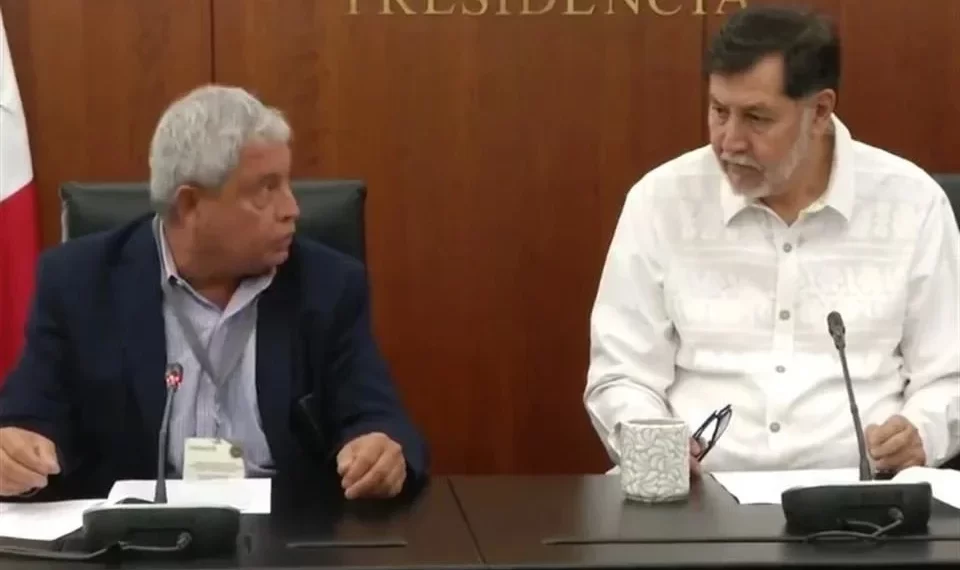 Ofrece abogado disculpas a Senador Fernández Noroña por agredirlo en AICM