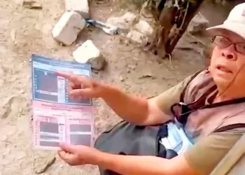 Reparten acordeones Servidores de la 4T