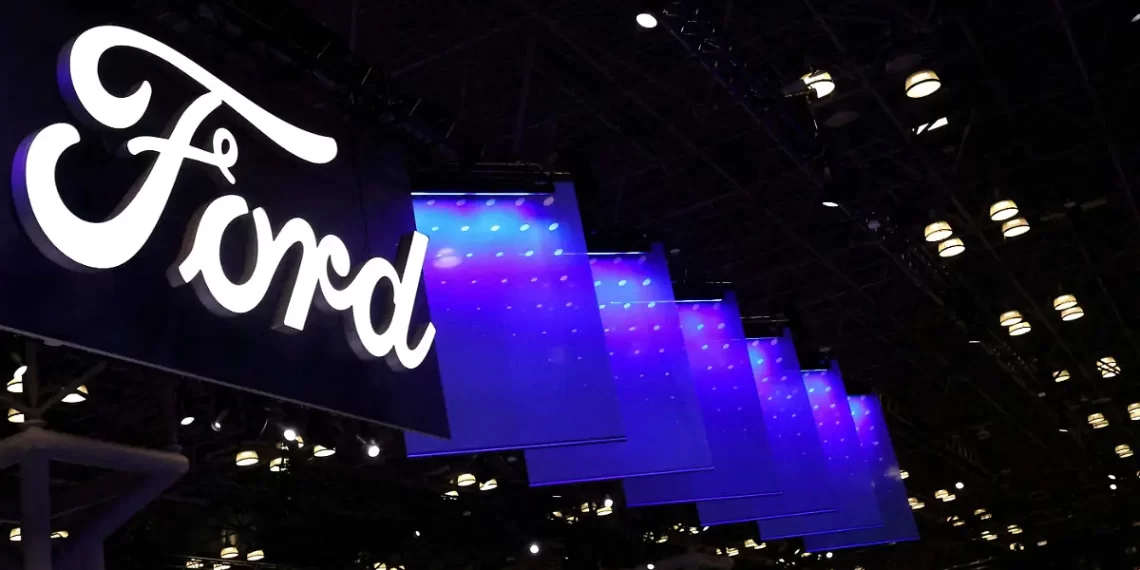 Ford advierte que sufrirá un golpe de mil 500 millones de dólares por aranceles de Trump