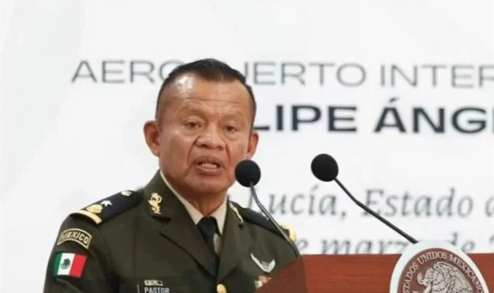 Denuncia desorden en AIFA ¡su director!