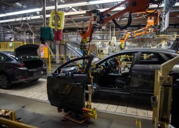 Disminuyen 10.9% las exportaciones de vehículos en abril