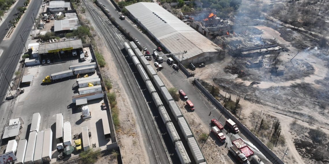 Mantienen Bomberos de Hermosillo controlado siniestro en colonia Ferrocarrilera