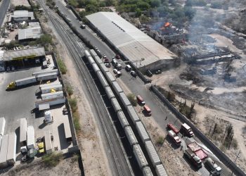Mantienen Bomberos de Hermosillo controlado siniestro en colonia Ferrocarrilera