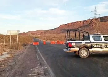 Cierran libramiento de San José de Guaymas por afectaciones del incendio forestal