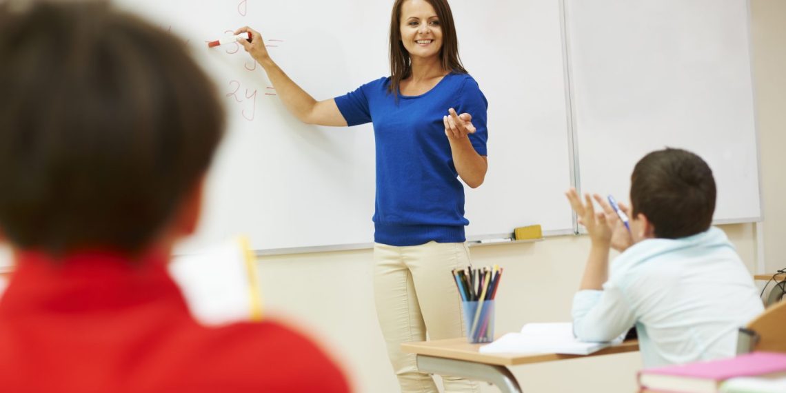 1 de cada 10 docentes con un segundo empleo: Mexicanos Primero