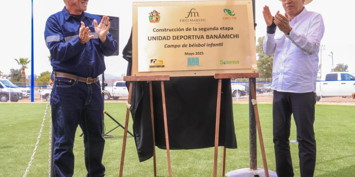 First Majestic Entrega Campo de Sóftbol en Bánamichi