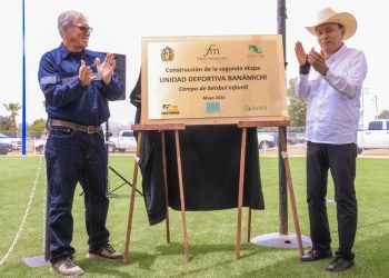First Majestic Entrega Campo de Sóftbol en Bánamichi