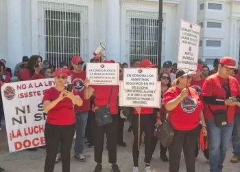 Protestan miles de maestros en Sonora contra reforma a Ley del Issste