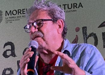 Paco Ignacio Taibo II plantea “nacionalización” de TV Azteca; Salinas responde