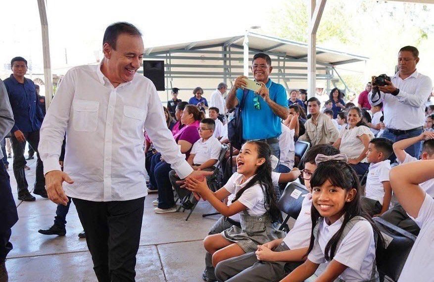 Gobernador Durazo respalda economía familiar con uniformes escolares gratuitos a más de 440 mil alumnos
