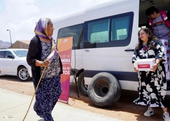 Entrega Gobierno de Sonora apoyos alimentarios a familias comca’ac en Punta Chueca