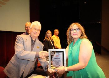 Entrega Gobierno de Sonora reconocimientos a docentes y personal: Cobach