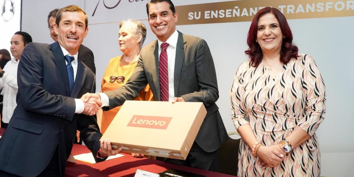 Reconoce Gobernador Durazo vocación transformadora de las maestras y los maestros: Froylán Gámez