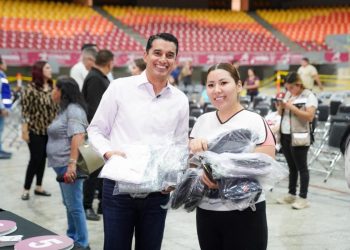 Cumple Gobernador Durazo con entrega ágil y eficiente de uniformes escolares gratuitos