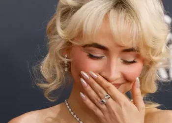 Sabrina Carpenter prohibirá teléfonos en sus conciertos