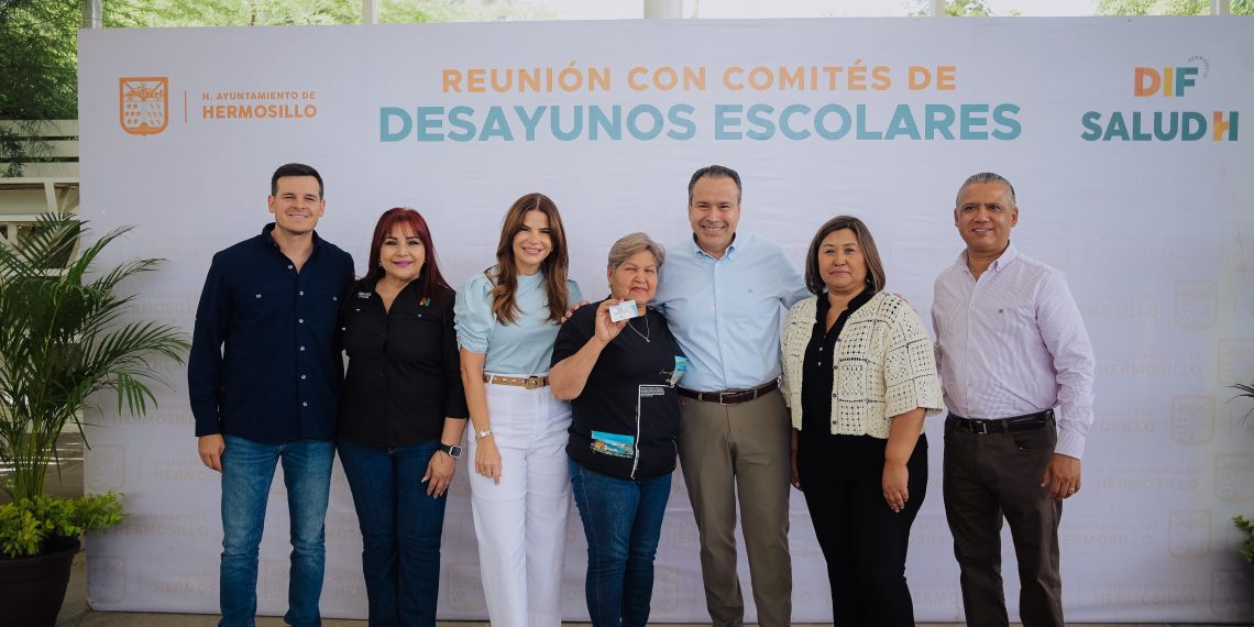 Anuncia Toño Astiazarán junto a Patty Ruibal clínica CRECES En Salud en la Café Combate