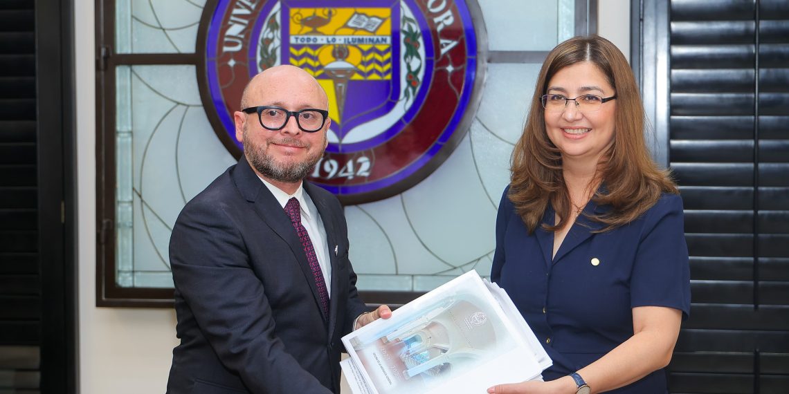 Realizan toma de protesta y entregan nombramientos a nuevos funcionarios universitarios