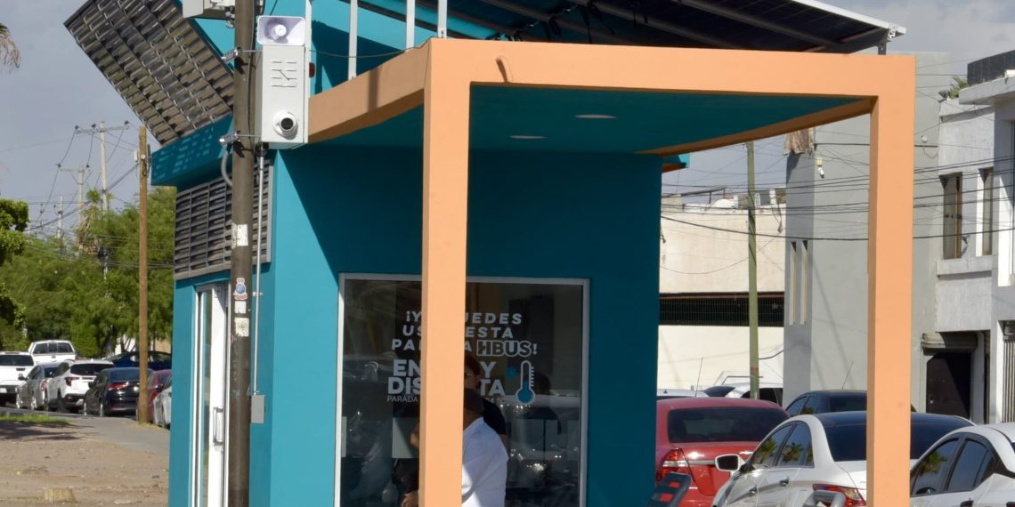 Equipa Ayuntamiento de Hermosillo con botón de pánico y cámara exterior las paradas de camión refrigeradas