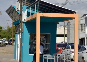 Equipa Ayuntamiento de Hermosillo con botón de pánico y cámara exterior las paradas de camión refrigeradas