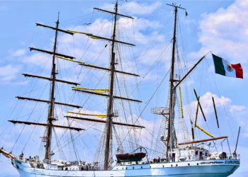 Trasladan el Buque Escuela Cuauhtémoc a astillero en Brooklyn