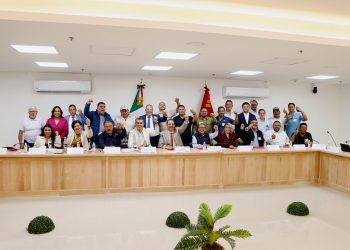 Ramón Flores refrenda compromiso con el sector pesquero.