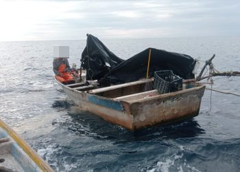 Hombre que navegaba a la deriva es rescatado por Marina