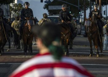 Ordena Trump pausar redadas en campos, restaurantes y hoteles, reporta NYT