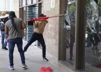 CETEG irrumpe en la Torre Bienestar de Reforma