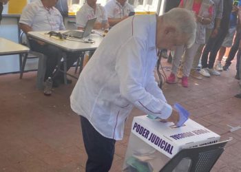 Reaparece AMLO en elección judicial; emite su voto en Chiapas