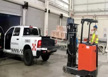 Aseguran metanfetamina en empresa de paquetería en AIFA