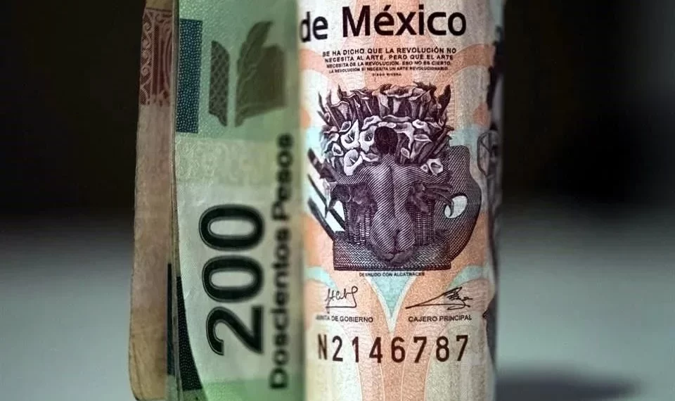 Refleja desaceleración de crédito al consumo economía débil