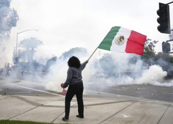 Llegan a Los Ángeles efectivos de la Guardia Nacional despachados por Trump para sofocar protestas
