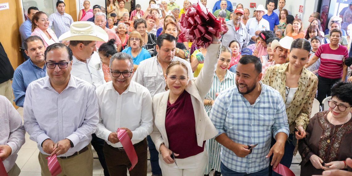 Inaugura la doctora Karla Córdova González la Óptica Municipal