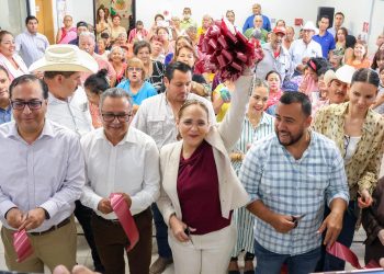 Inaugura la doctora Karla Córdova González la Óptica Municipal